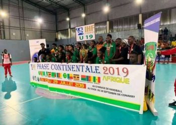 Handball : Vainqueurs du Challenge Trophy continental, les U20 reçoivent une prime de 100.000 FCFA - wiwsport