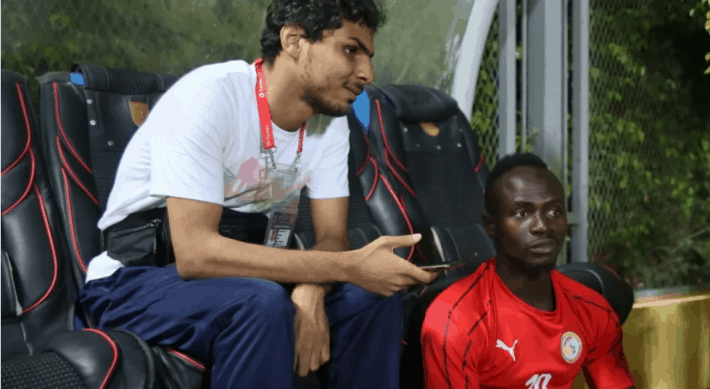CAN 2019 : la belle histoire d'un bénévole aveugle qui a interviewé Sadio Mané - wiwsport CAN 2019 : la belle histoire d'un bénévole aveugle qui a interviewé Sadio Mané - wiwsport