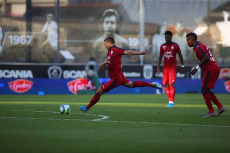 Ligue 1 : Sans Sabaly et Sankharé, Bordeaux s'incline face à Angers (1-3) - wiwsport Ligue 1 : Sans Sabaly et Sankharé, Bordeaux s'incline face à Angers (1-3) - wiwsport
