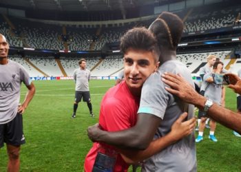 ISTANBUL, TURKEY - AUGUST 13: Sadio Mane of Liverpool FC meets a young amputee football player and UEFA Foundation guest after a training session ahead of UEFA Super Cup Final between Liverpool and Chelsea at Besiktas Park on August 13, 2019 in Istanbul, Turkey. (Photo by Alex Caparros - UEFA/UEFA via Getty Images)