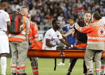 Ligue 1 – Amiens vs Lyon : Moussa Konaté blessé et évacué sur une civière