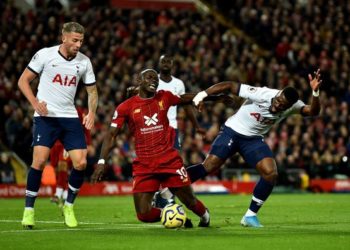 Angleterre : Serge Aurier sévèrement taclé après sa faute sur Mané - wiwsport