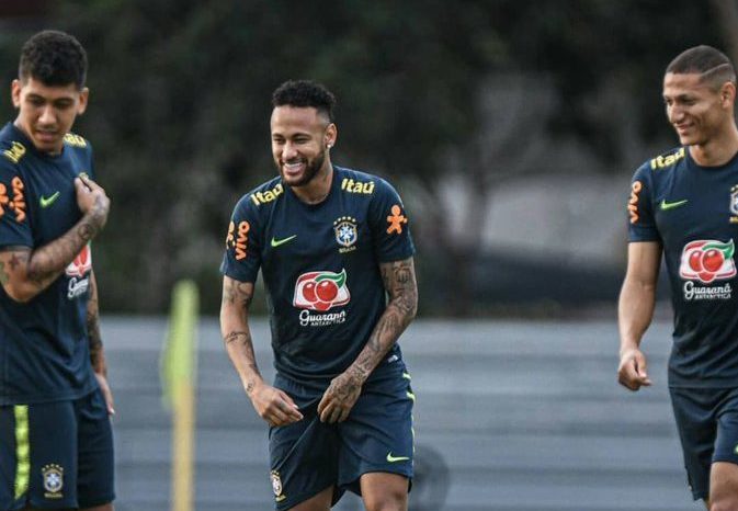 (En Images): Le Brésil a effectué sa première séance d'entrainement à Singapour - wiwsport