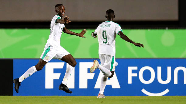 Mondial U17: Pape Matar Sarr, l'élément clé dans l’entrejeu des lionceaux ! - wiwsport VITORIA, BRAZIL - OCTOBER 30: Pape Sarr of Senegal celebrates with Souleymane Faye after scoring a goal during the FIFA U-17 World Cup Brazil 2019 group D match between Netherlands and Senegal at Estádio Kléber Andrade on October 30, 2019 in Vitoria, Brazil. (Photo by Maddie Meyer - FIFA/FIFA via Getty Images)