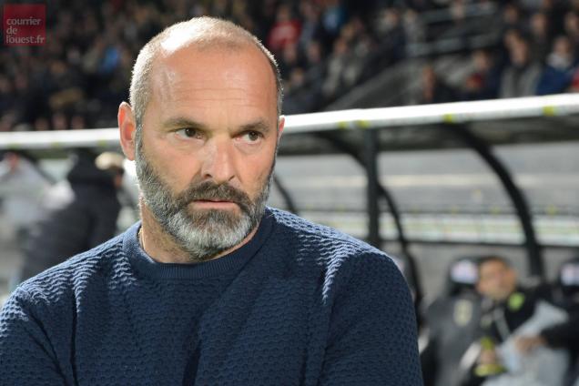 Ligue 2 - Caen : Pascal Dupraz, nouveau coach d'Adama Mbengue, Santy et Djibril Diaw - wiwsport Ligue 2 - Caen : Pascal Dupraz, nouveau coach d'Adama Mbengue, Santy et Djibril Diaw - wiwsport