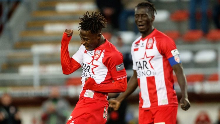 Royal Excel Mouscron : Actuellement blessé, Babacar Dione prolonge jusqu'en 2022 - wiwsport Royal Excel Mouscron : Actuellement blessé, Babacar Dione prolonge jusqu'en 2022 - wiwsport