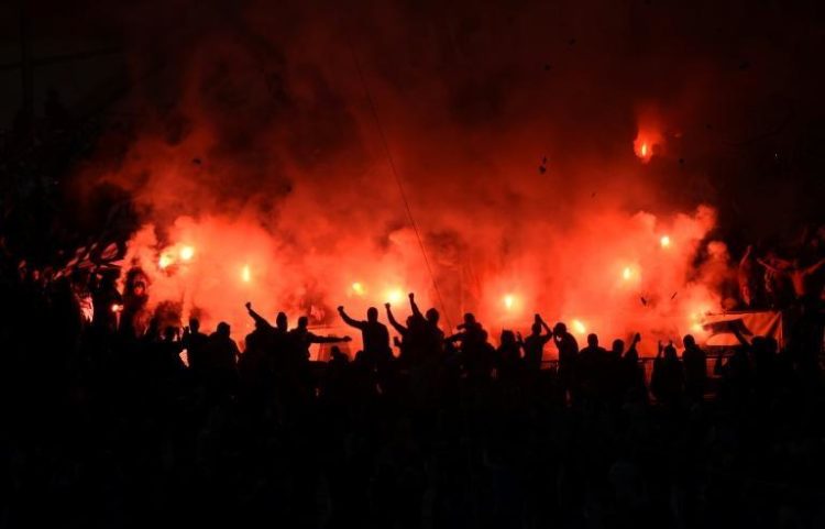 Navetanes à Mbao : Les fumigènes font un mort ! - wiwsport Navetanes à Mbao : Les fumigènes font un mort ! - wiwsport