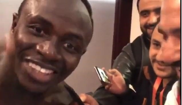 Interpellé par un journaliste égyptien sur sa relation avec Salah, Mané répond "C'est un très très bon ami..." - wiwsport Interpellé par un journaliste égyptien sur sa relation avec Salah, Mané répond "C'est un très très bon ami..." - wiwsport