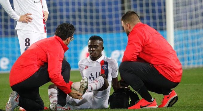 PSG : La durée d'indisponibilité de Gana Gueye est connue - wiwsport PSG : La durée d'indisponibilité de Gana Gueye est connue - wiwsport