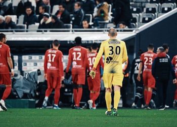 Ligue 1 : Soirée cauchemardesque pour Sidy Sarr et Nimes, réduits à neuf puis battus 4-0 - wiwsport