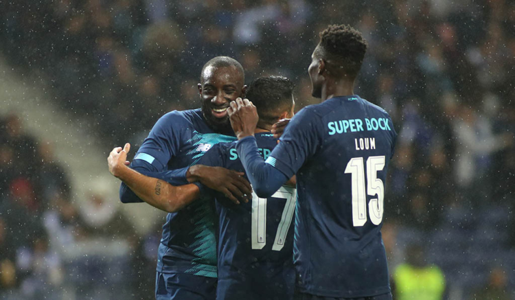 Vidéo - Portugal : le joli coup de tête de Loum Ndiaye qui ouvre le score pour le FC Porto - wiwsport Vidéo - Portugal : le joli coup de tête de Loum Ndiaye qui ouvre le score pour le FC Porto - wiwsport