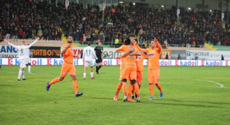Vidéo - Super Lig : Papiss Cissé égalise pour Alanyaspor - wiwsport Vidéo - Super Lig : Papiss Cissé égalise pour Alanyaspor - wiwsport