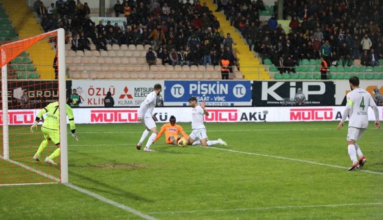 Vidéo - Super Lig : Alanyaspor enchaîne grâce à un doublé de Papiss Cissé - wiwsport