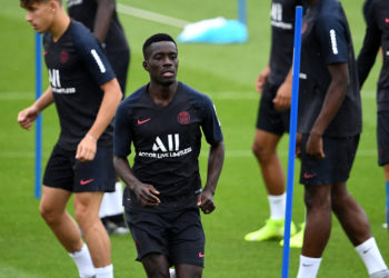 (from L) Paris Saint-Germain's Senegalese Idrissa Gueye (C) takes part in a training session in Saint-Germain-en-Laye, west of Paris, on August 17,  2019, on the eve of the French L1 football match between Paris Saint-Germain (PSG) and Rennes.  AFP PHOTO / FRANCK FIFE