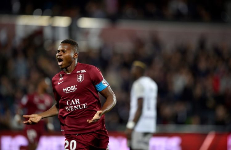 Mercato - FC Metz : Habib Diallo dans le viseur de West Ham - wiwsport Metz's Senegalese forward Habib Diallo celebrates after scoring a goal during the French L1 football match between Metz (FCM) and Toulouse (TFC) at Saint Symphorien stadium in Longeville-lès-Metz, eastern France, on September 28, 2019. (Photo by JEAN-CHRISTOPHE VERHAEGEN / AFP) (Photo credit should read JEAN-CHRISTOPHE VERHAEGEN/AFP via Getty Images)