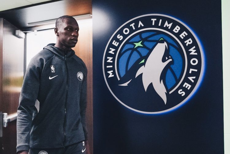 En l'absence de Karl-Anthony Towns, Gorgui Sy Dieng devient l'arme des wolves avec ses tirs à 3 points - wiwsport En l'absence de Karl-Anthony Towns, Gorgui Sy Dieng devient l'arme des wolves avec ses tirs à 3 points - wiwsport