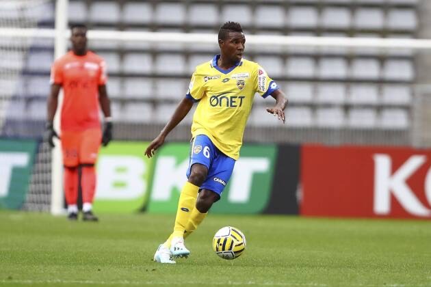 Ousseynou Thioune parle de son profil: "Je me definis comme un milieu de terrain très polyvalent" - wiwsport Ousseynou Thioune parle de son profil: "Je me definis comme un milieu de terrain très polyvalent" - wiwsport