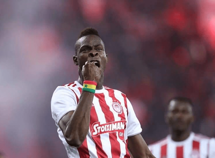 Vidéo : Admirez le doublé de Pape Abou Cissé qui offre la victoire à son équipe ! - wiwsport Vidéo : Admirez le doublé de Pape Abou Cissé qui offre la victoire à son équipe ! - wiwsport