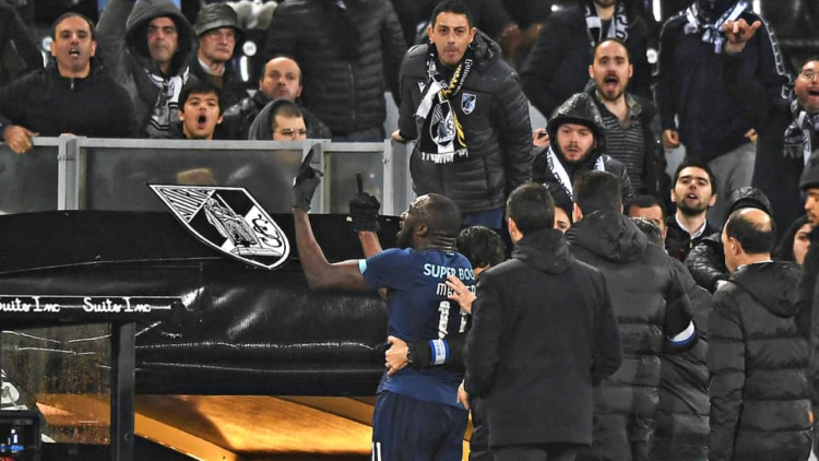 Vidéo : Victime de cris racistes, Moussa Marega quitte le terrain - wiwsport Vidéo : Victime de cris racistes, Moussa Marega quitte le terrain - wiwsport
