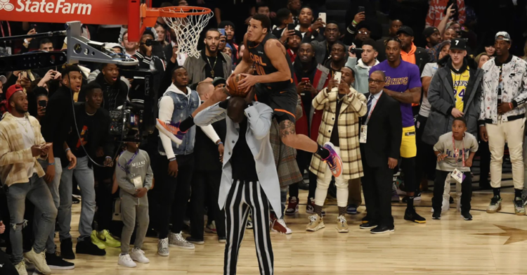 Slam Dunk Contest – Tacko Fall réagit au dunk d’Aaron Gordon sur sa tête - wiwsport Slam Dunk Contest – Tacko Fall réagit au dunk d’Aaron Gordon sur sa tête - wiwsport