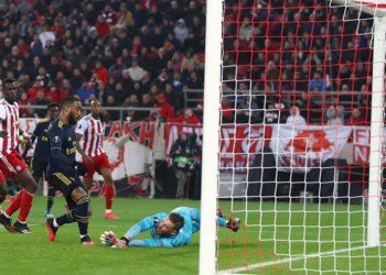 Ligue Europa : l'Olympiakos tombe face à Arsenal, Ousseynou Ba énorme malgré la défaite - wiwsport