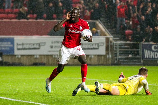 (Vidéo) - Bristol City: Les supporters dédient une chanson à Famara Diedhiou - wiwsport (Vidéo) - Bristol City: Les supporters dédient une chanson à Famara Diedhiou - wiwsport
