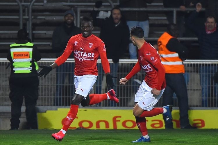 Vidéo - Moussa Koné encore buteur, Sidy Sarr décisif (Nîmes 1-0 Angers) - wiwsport Vidéo - Moussa Koné encore buteur, Sidy Sarr décisif (Nîmes 1-0 Angers) - wiwsport