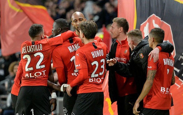 Vidéo - Ligue 1 : Rennes s’impose face à Nîmes grâce à un doublé de Niang - wiwsport Vidéo - Ligue 1 : Rennes s’impose face à Nîmes grâce à un doublé de Niang - wiwsport