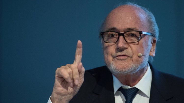 Sepp Blatter descend Ahmad Ahmad et encense Issa Hayatou - wiwsport Sepp Blatter descend Ahmad Ahmad et encense Issa Hayatou - wiwsport