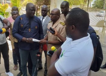Covid-19 : Le Casa-Sports remet 1 million Francs CFA au comité régional de lutte - wiwsport