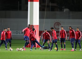Europa League: Olympiakos dévoile son groupe face à Wolverhampton avec Cissé et Ba - wiwsport