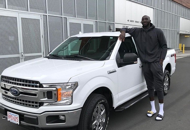 (Vidéo) La vie d'un géant : Tacko Fall dévoile son intimité ! - wiwsport