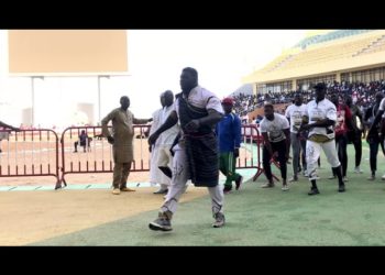 Vidéo- Combat Franc vs Bébé Saloum: Regardez le touss de Franc à l’arène nationale ! - wiwsport