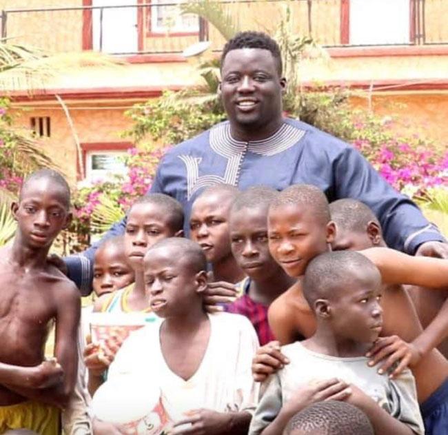 COVID-19 – Soutien du lutteur Gris 2 aux daaras : «Cette maladie est un appel à un retour vers Dieu» - wiwsport COVID-19 – Soutien du lutteur Gris 2 aux daaras : «Cette maladie est un appel à un retour vers Dieu» - wiwsport