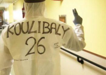 Covid-19 : Pour se motiver, un infirmier italien porte "Koulibaly" sur son dos - wiwsport
