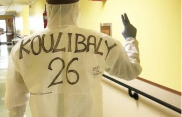 Covid-19 : Pour se motiver, un infirmier italien porte "Koulibaly" sur son dos - wiwsport