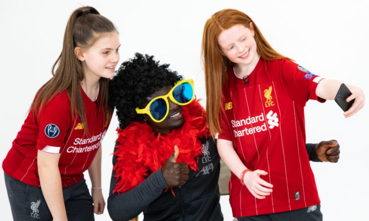 Vidéo - Sadio répond aux questions Fun des enfants de Liverpool - wiwsport Vidéo - Sadio répond aux questions Fun des enfants de Liverpool - wiwsport