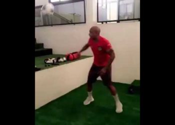 Vidéo- Complicité entre El Hadj Diouf et Pape Ndiaye Souaré en mode jonglage ! Regardez - wiwsport