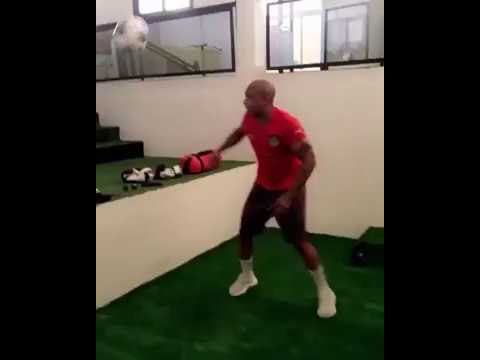 Vidéo- Complicité entre El Hadj Diouf et Pape Ndiaye Souaré en mode jonglage ! Regardez - wiwsport