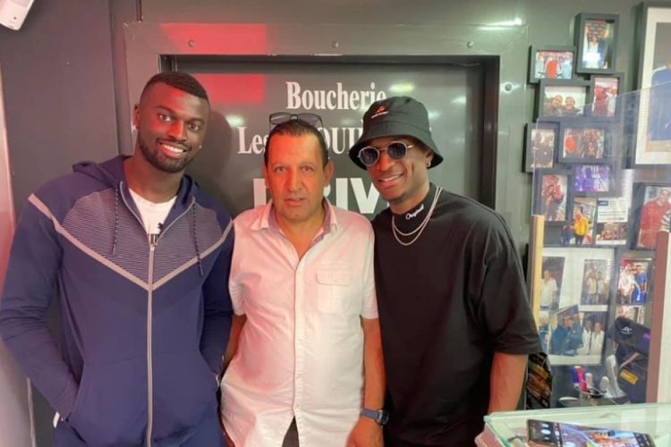 OM - Mbaye Niang s’affiche avec Bouna Sarr - wiwsport OM - Mbaye Niang s’affiche avec Bouna Sarr - wiwsport