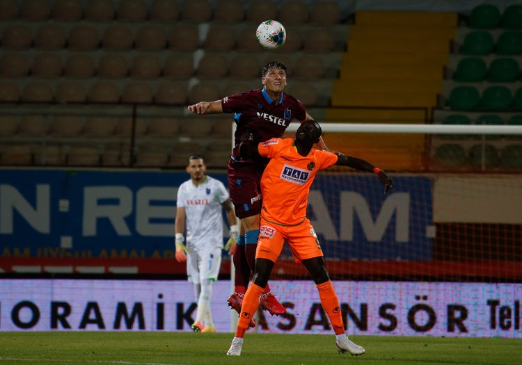 Turquie : Papiss Cissé arrache le nul face à Badou Ndiaye (Alanyaspor 2-2 Trabzonspor) - wiwsport Turquie : Papiss Cissé arrache le nul face à Badou Ndiaye (Alanyaspor 2-2 Trabzonspor) - wiwsport