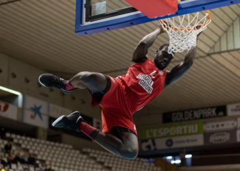 LEB Plata – Le pivot Mor Niang (2,08m) au C.D UDEA