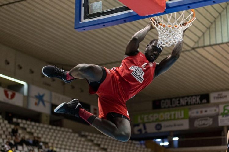 LEB Plata – Le pivot Mor Niang (2,08m) au C.D UDEA - wiwsport