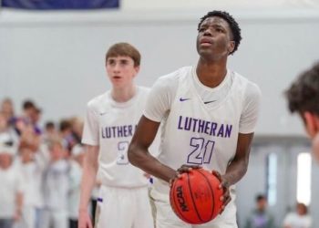 En un an aux Etats-Unis, ce jeune basketteur de 16 ans affole les universités et est plébiscité en NBA