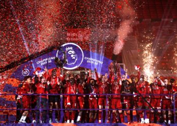 (Vidéo) Après 30 années d&rsquo;attente, Liverpool soulève enfin son trophée, regardez la remise!