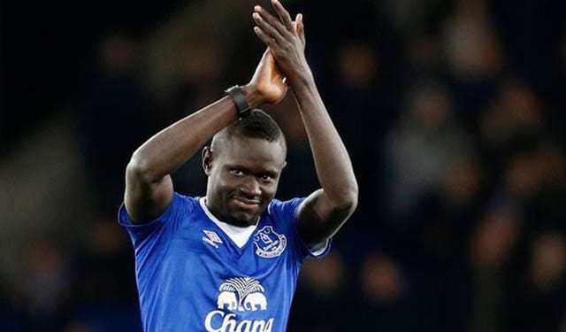Baye Oumar Niasse fait ses adieux à Everton et fait un don à un organisme de bienfaisance - wiwsport Baye Oumar Niasse fait ses adieux à Everton et fait un don à un organisme de bienfaisance - wiwsport