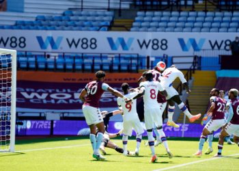 Premier League: Crystal Palace chute à Villa, Cheikhou Kouyaté averti et remplacé