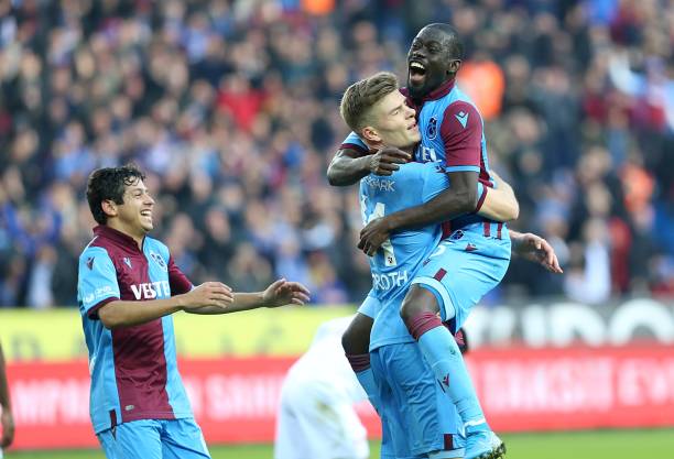 Trabzonspor et Pape Alioune Ndiaye remportent le choc contre Galatasaray - wiwsport Trabzonspor et Pape Alioune Ndiaye remportent le choc contre Galatasaray - wiwsport