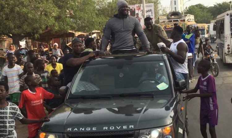 La tentative de vol de sa Range Rover vire au drame : Eumeu Sène auditionné, ses "lieutenants" arrêtés - wiwsport La tentative de vol de sa Range Rover vire au drame : Eumeu Sène auditionné, ses "lieutenants" arrêtés - wiwsport
