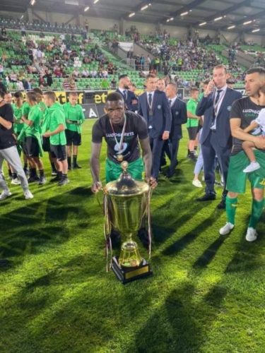 (Vidéo)Champion de Bulgarie pour la 9e fois consécutive: Regardez la célébration de Ludogorets de Stephane Badji - wiwsport (Vidéo)Champion de Bulgarie pour la 9e fois consécutive: Regardez la célébration de Ludogorets de Stephane Badji - wiwsport